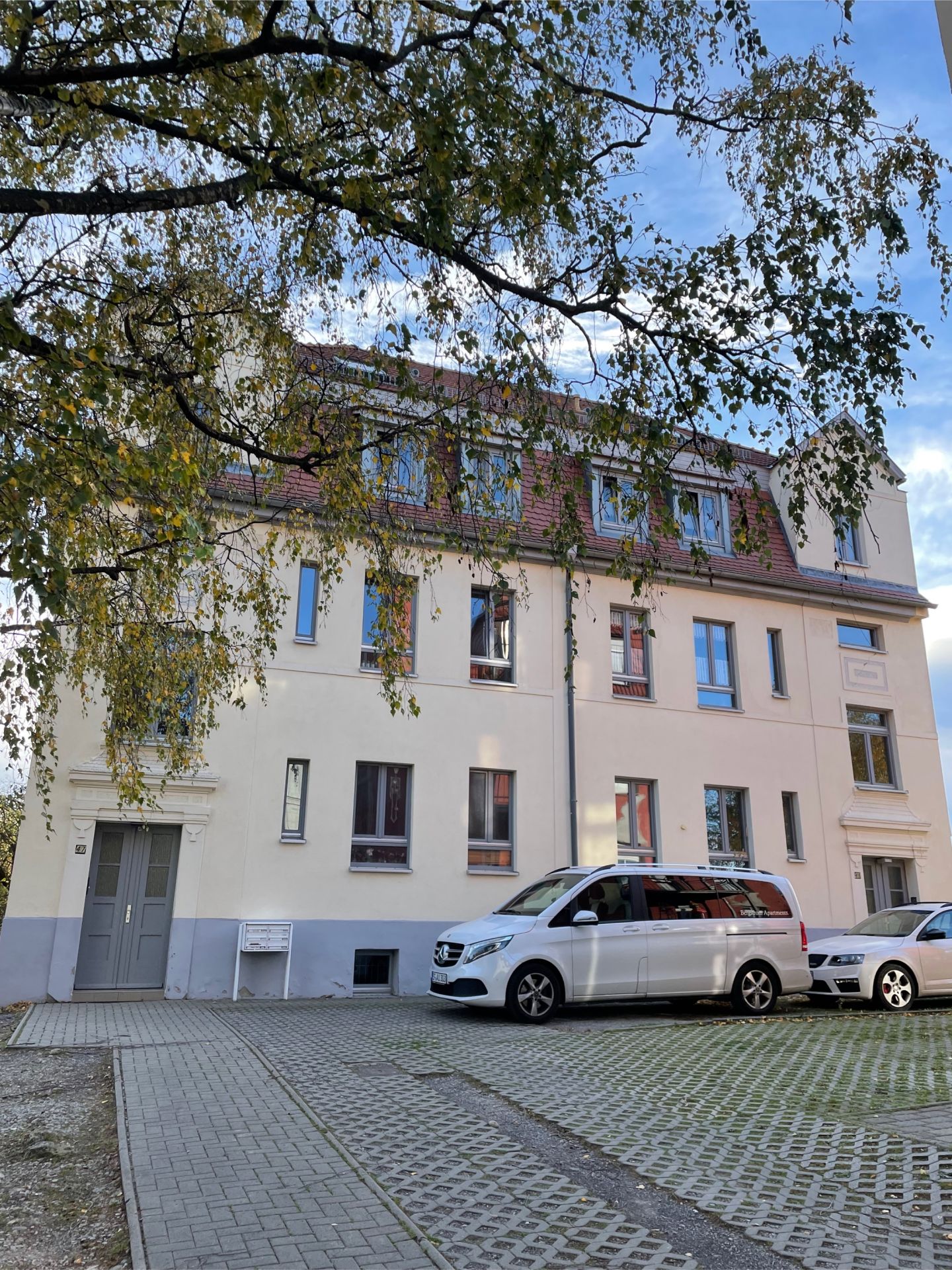 Eingang zum Apartmenthaus Weimarblick. Eingang zum Apartmenthaus Weimarblick.