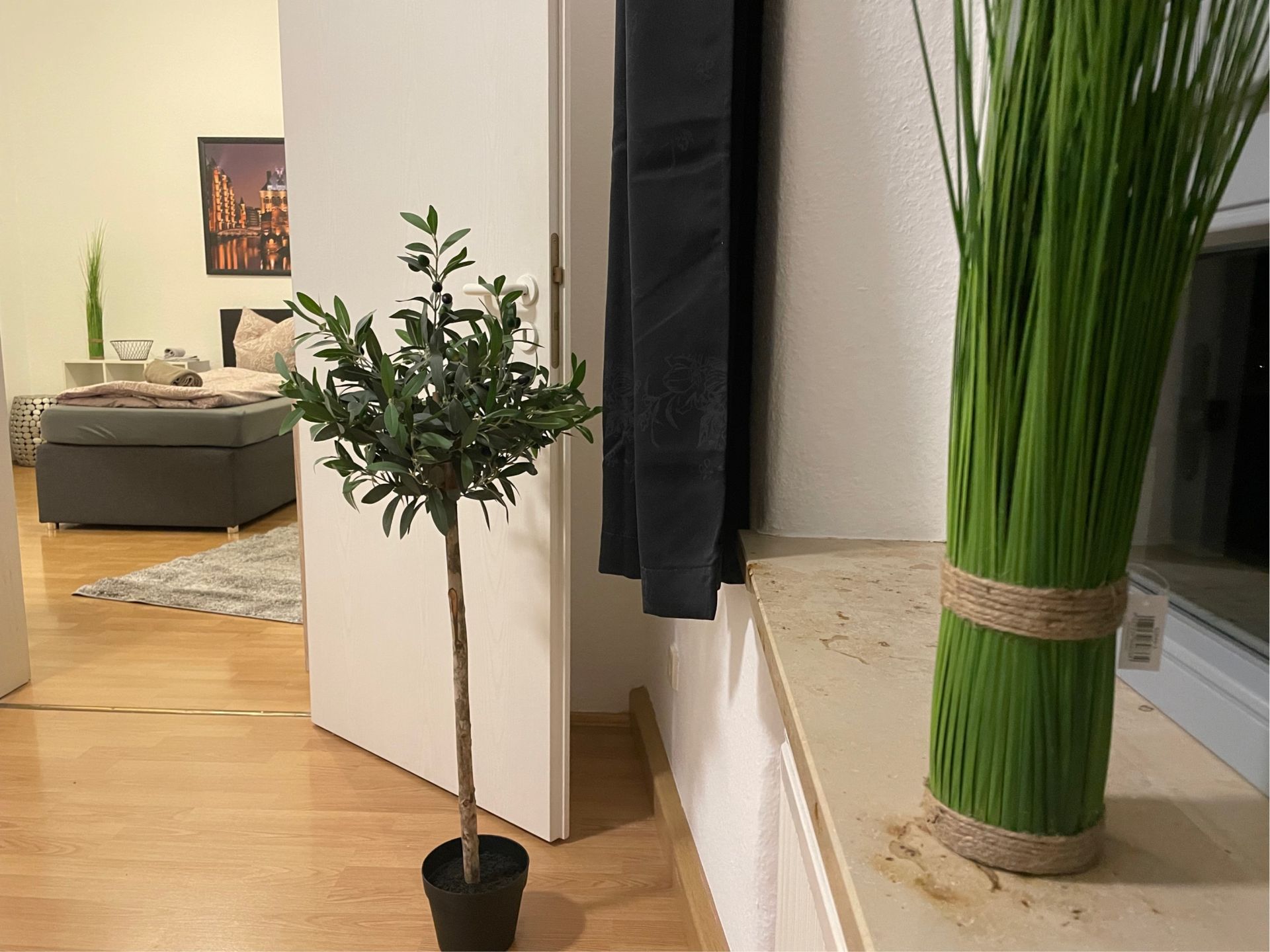 Ferienwohnung „Schiller“ in Weimar – eine schöne Ferienunterkunft mit dekorativen Elementen. Ferienwohnung „Schiller“ in Weimar – eine schöne Ferienunterkunft mit dekorativen Elementen.