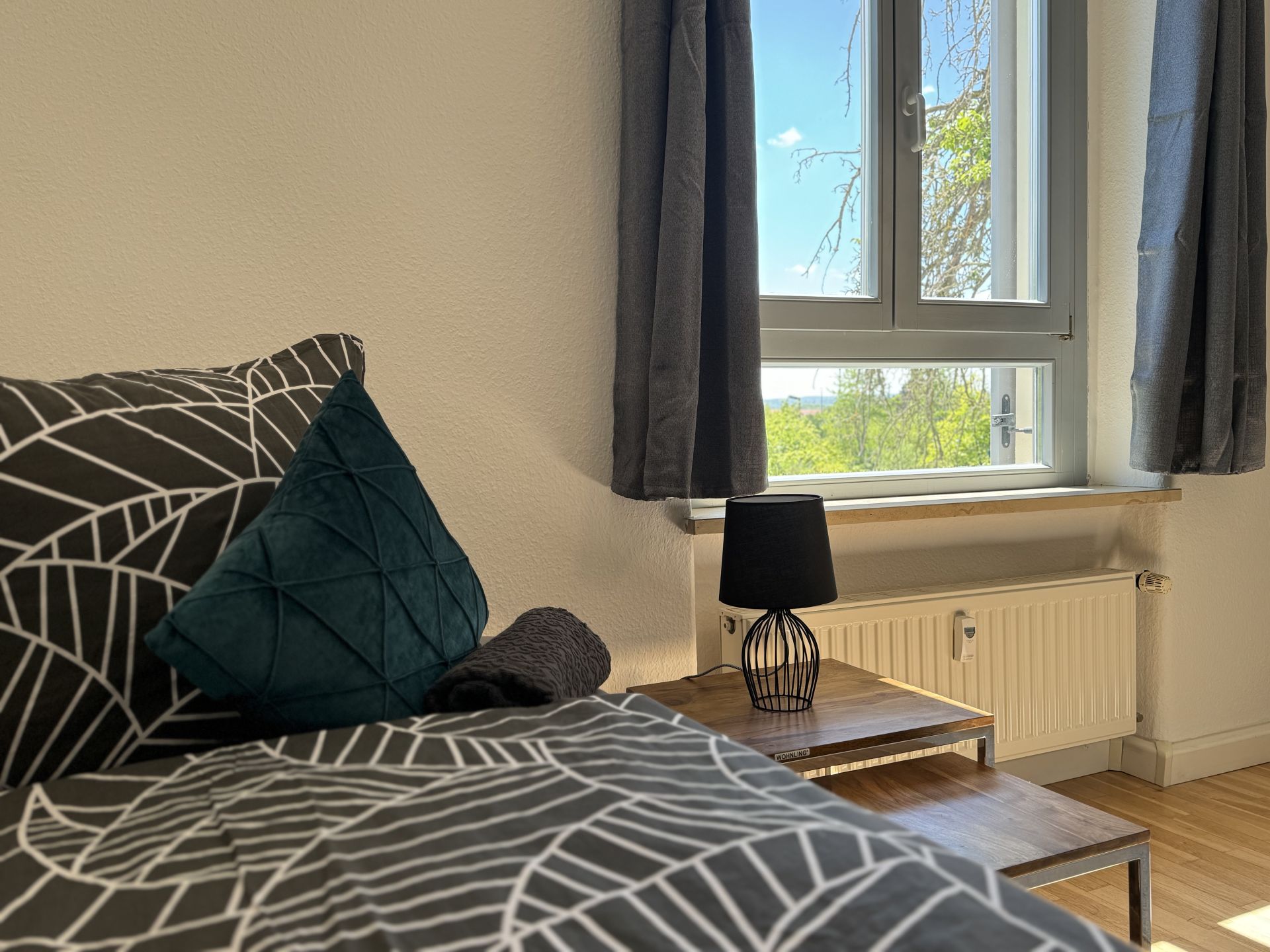 Ferienapartment mit Fenster am Bett in Weimar Ferienapartment mit Fenster am Bett in Weimar